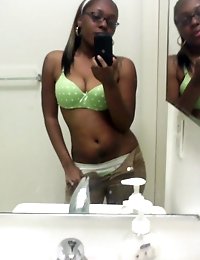 Amateur black porn show pussy sex photos